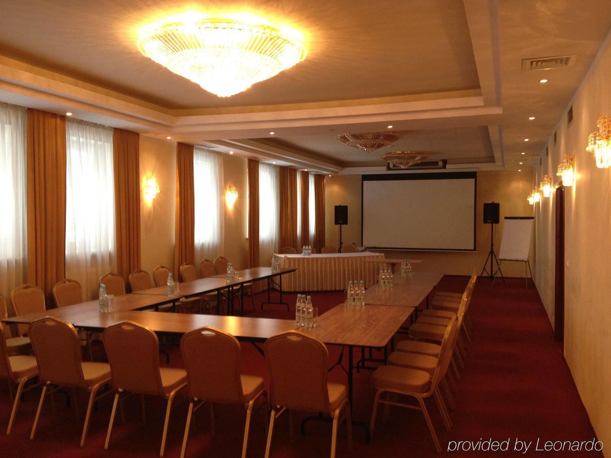 Hotel Holiday Park Βαρσοβία Ανέσεις φωτογραφία